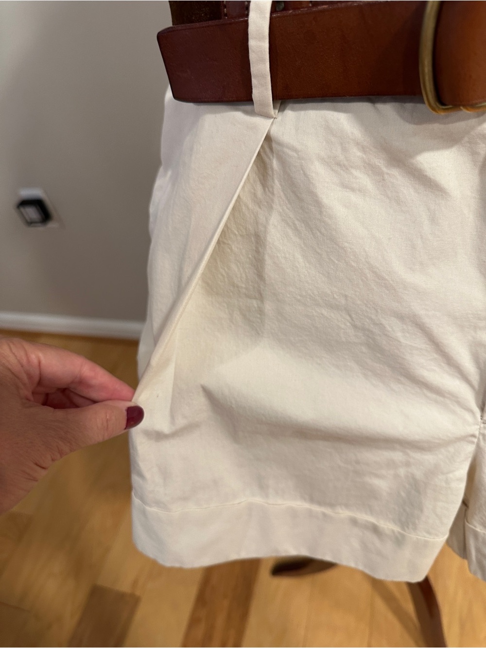 Banana Republic Cream High-Rise Pleated Shorts - Picture 4 of 8